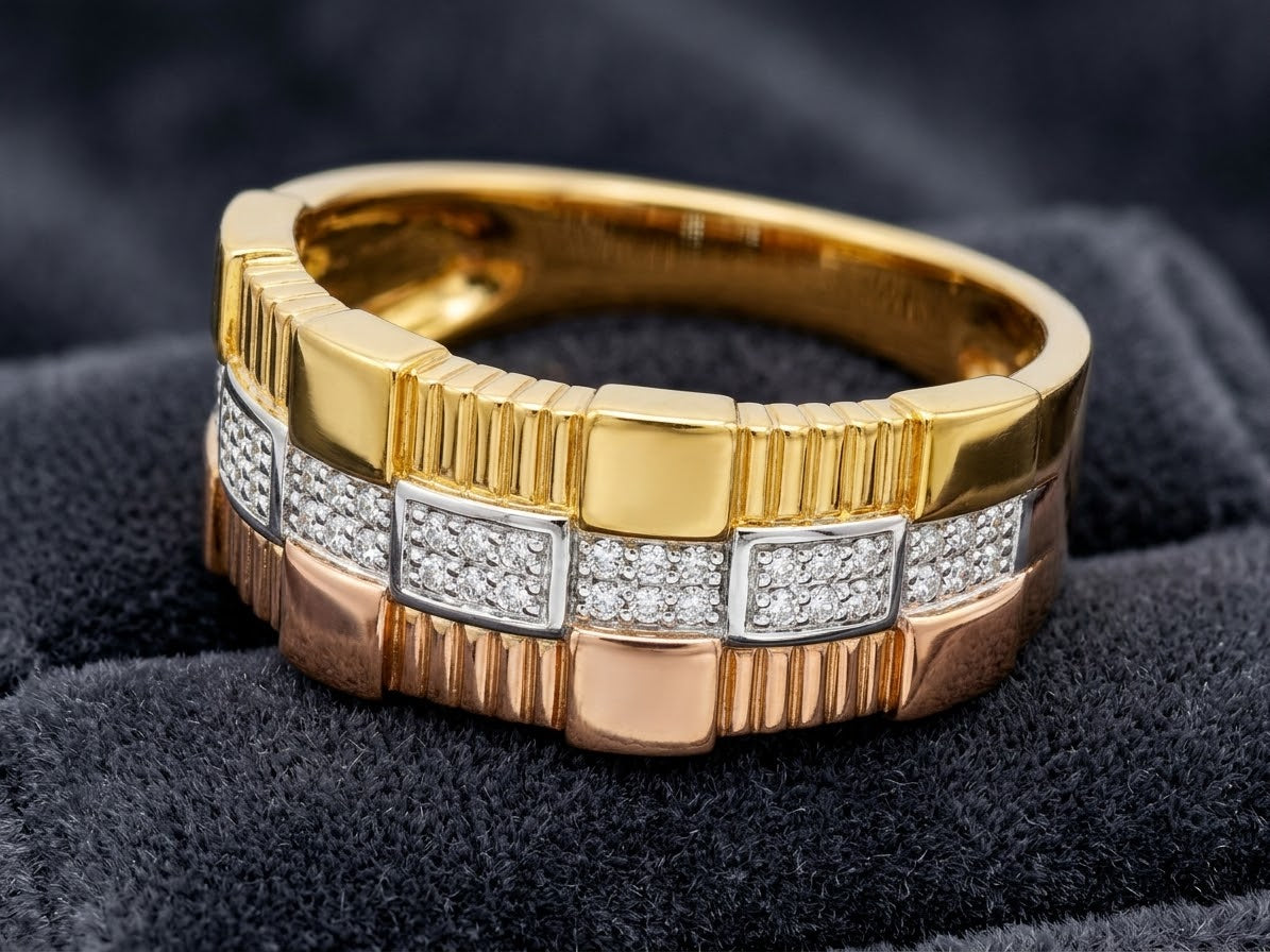 Bague de fiançailles luxe multirang en 3 ors 18 carats et diamants dans son écrin en velours