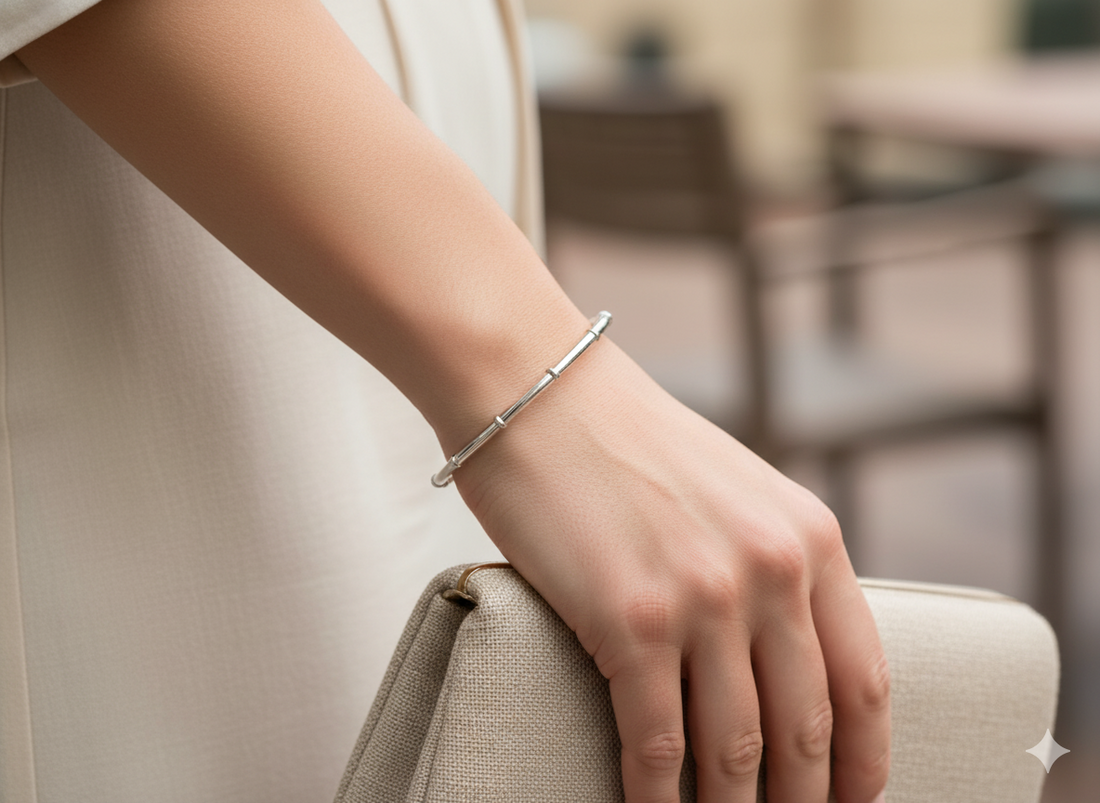 Guide pour choisir un bracelet jonc en or adapté à un petit poignet pour un ajustement parfait.