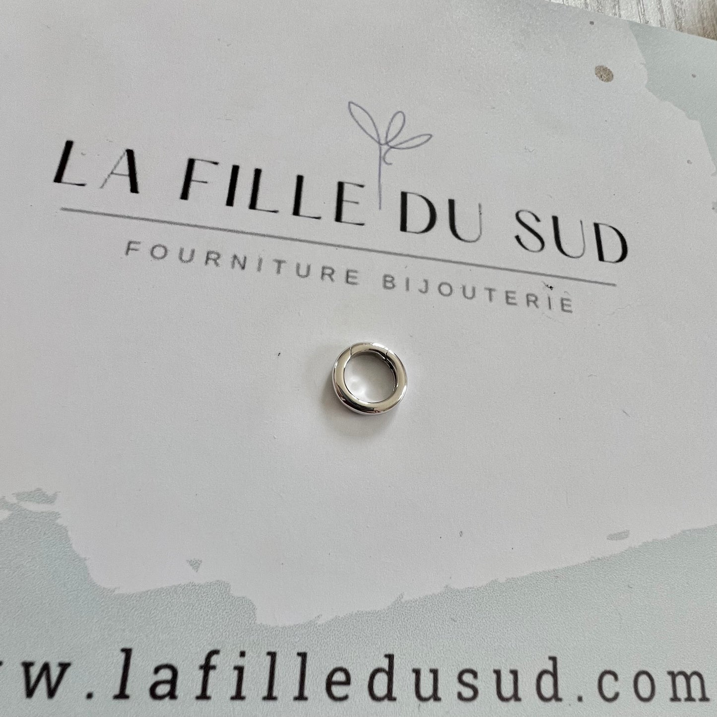 18k Rhodium-Plated White Gold Invisible Curved Hinge Clasp