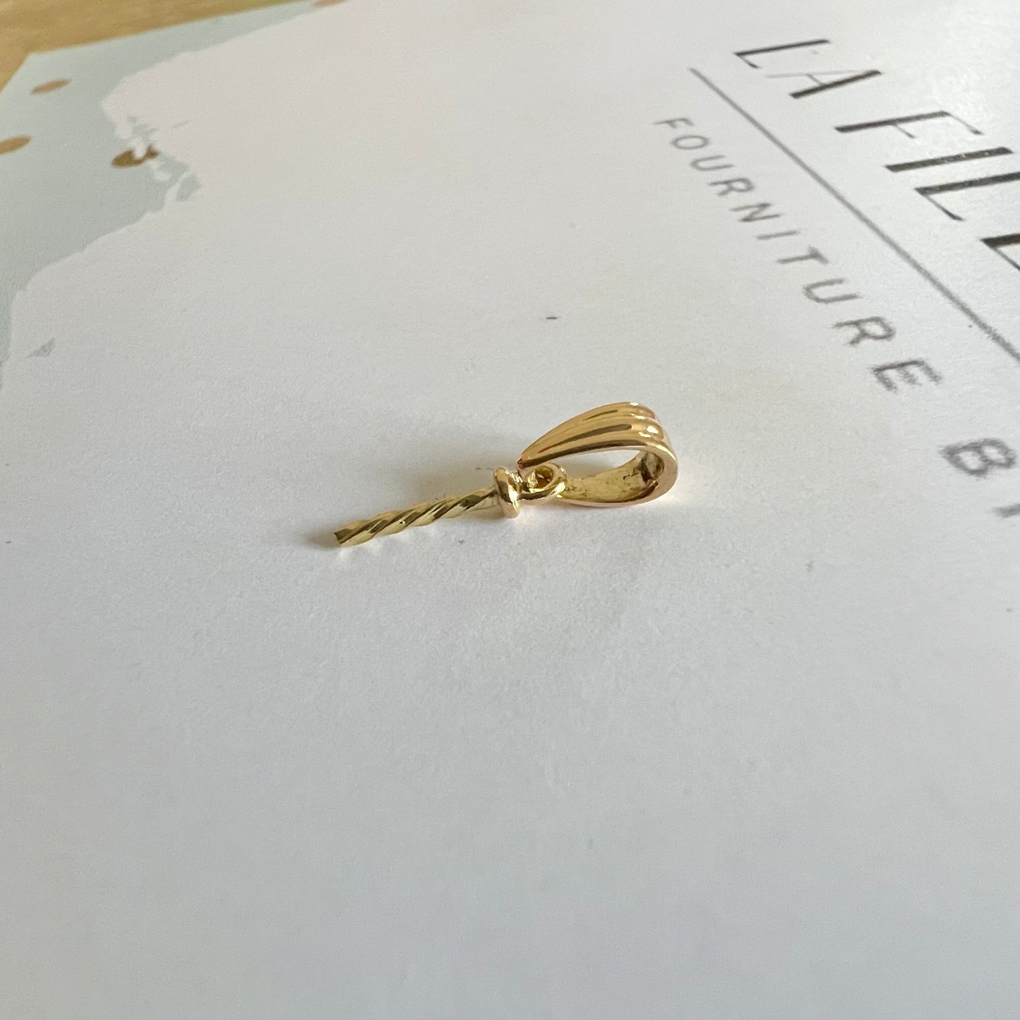 18-carat movable ribbed gold bail for pearls from 6 to 12 mm in diameter, 18k 750 yellow gold