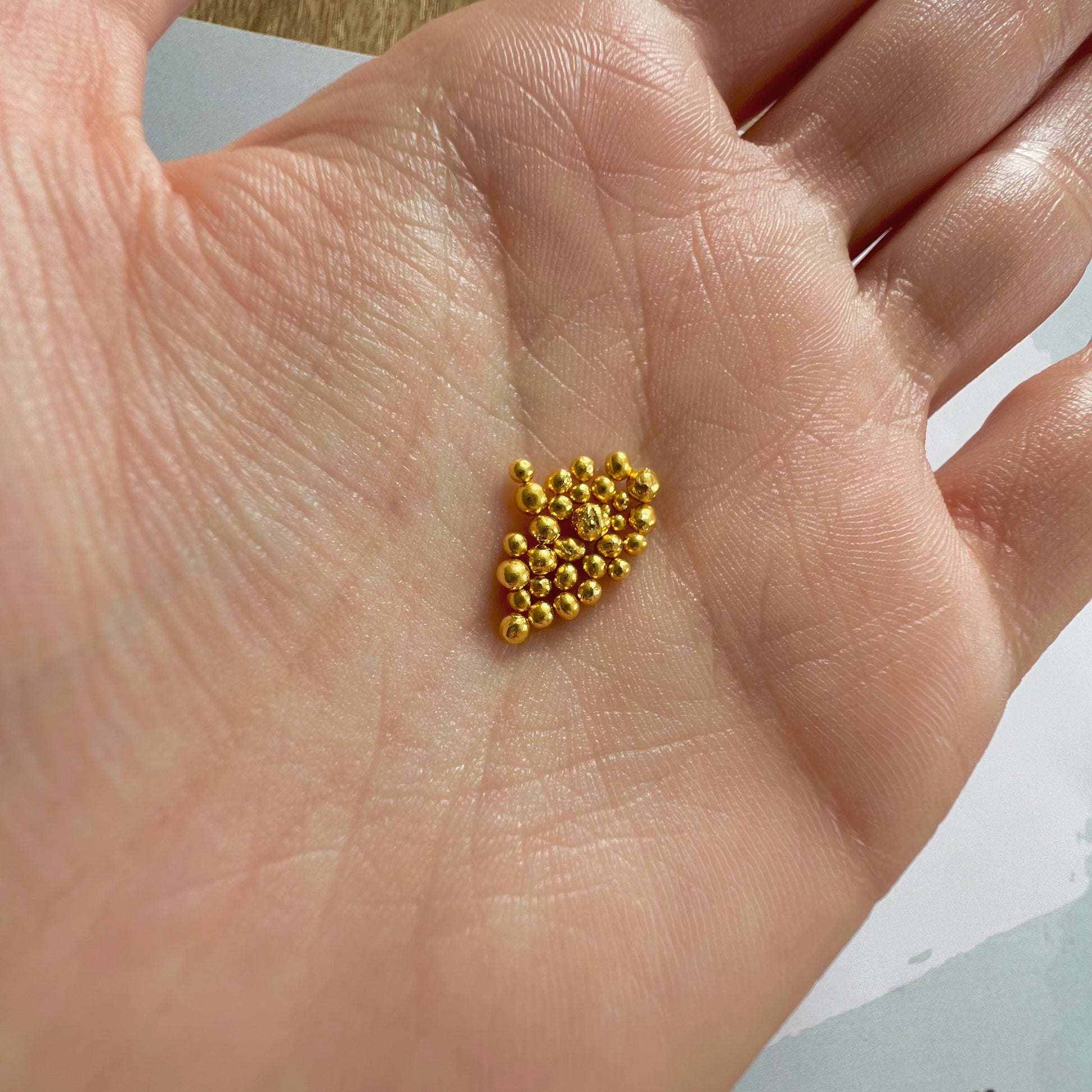 Grenaille d'or jaune 24k pour la création de bijoux par La Fille du Sud