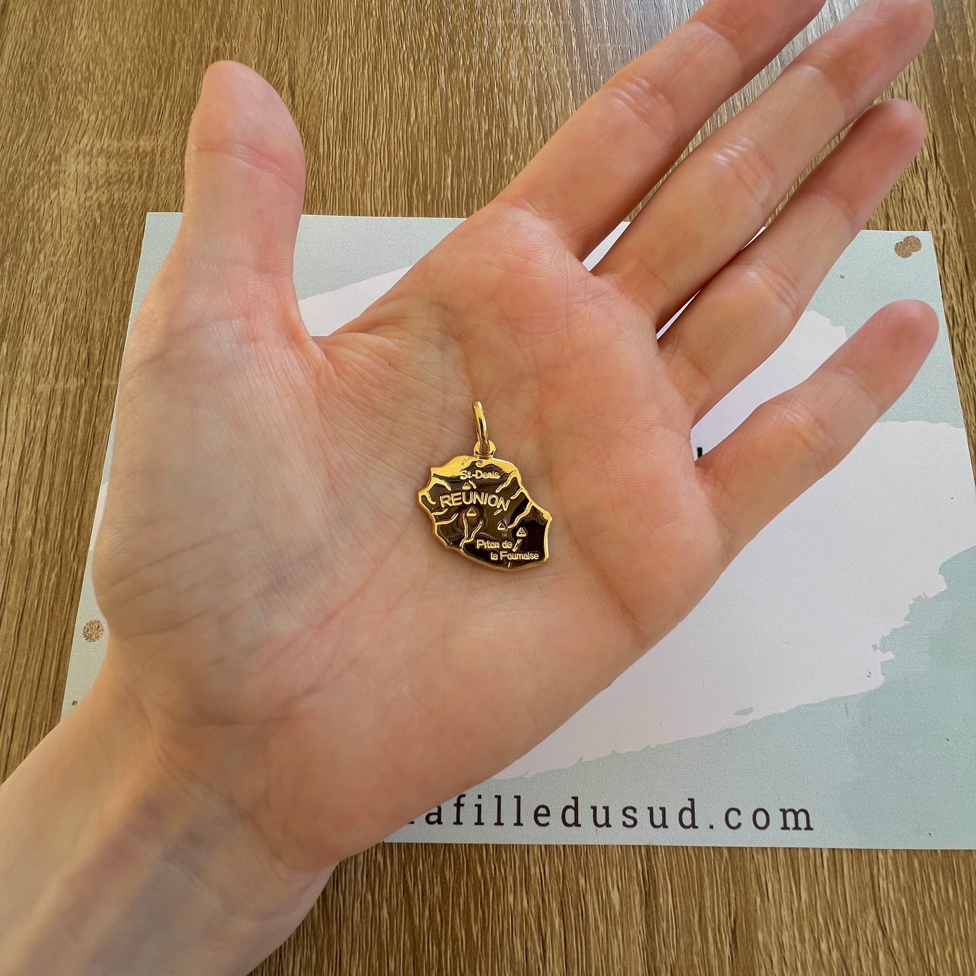 pendentif ile de la reunion or 18 carats 750