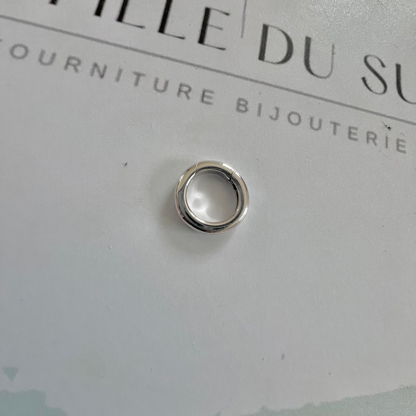 18k Rhodium-Plated White Gold Invisible Curved Hinge Clasp