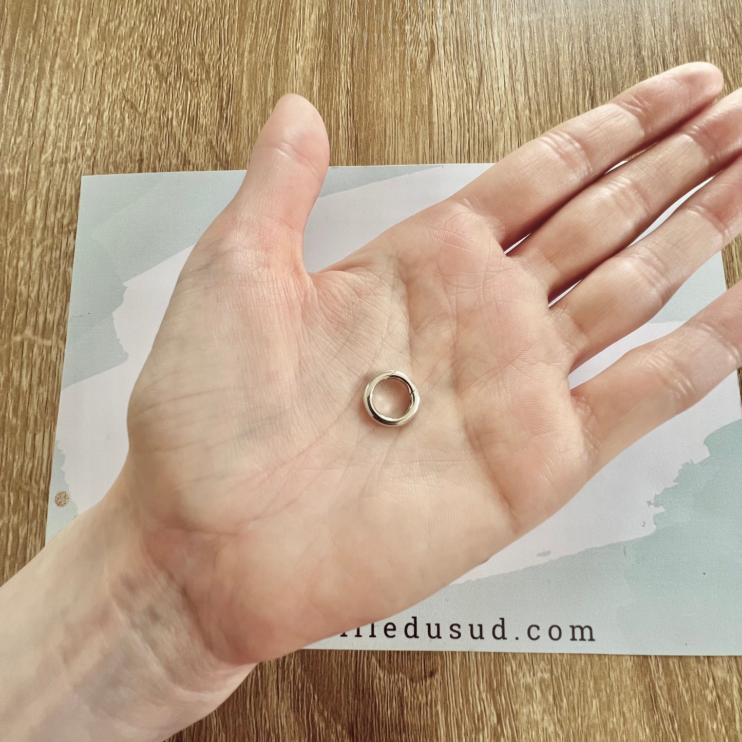 18k Rhodium-Plated White Gold Invisible Curved Hinge Clasp