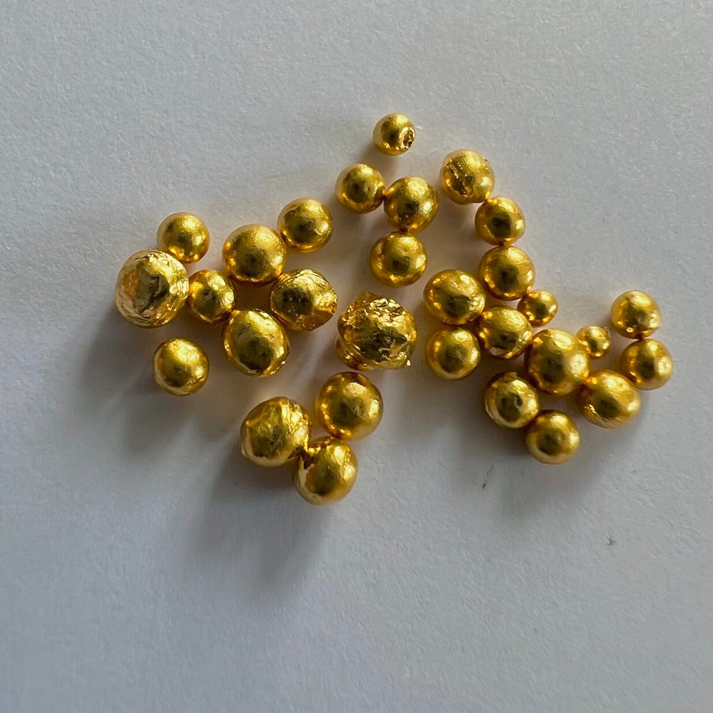 Grenaille d'or jaune 24k pour la création de bijoux par La Fille du Sud
