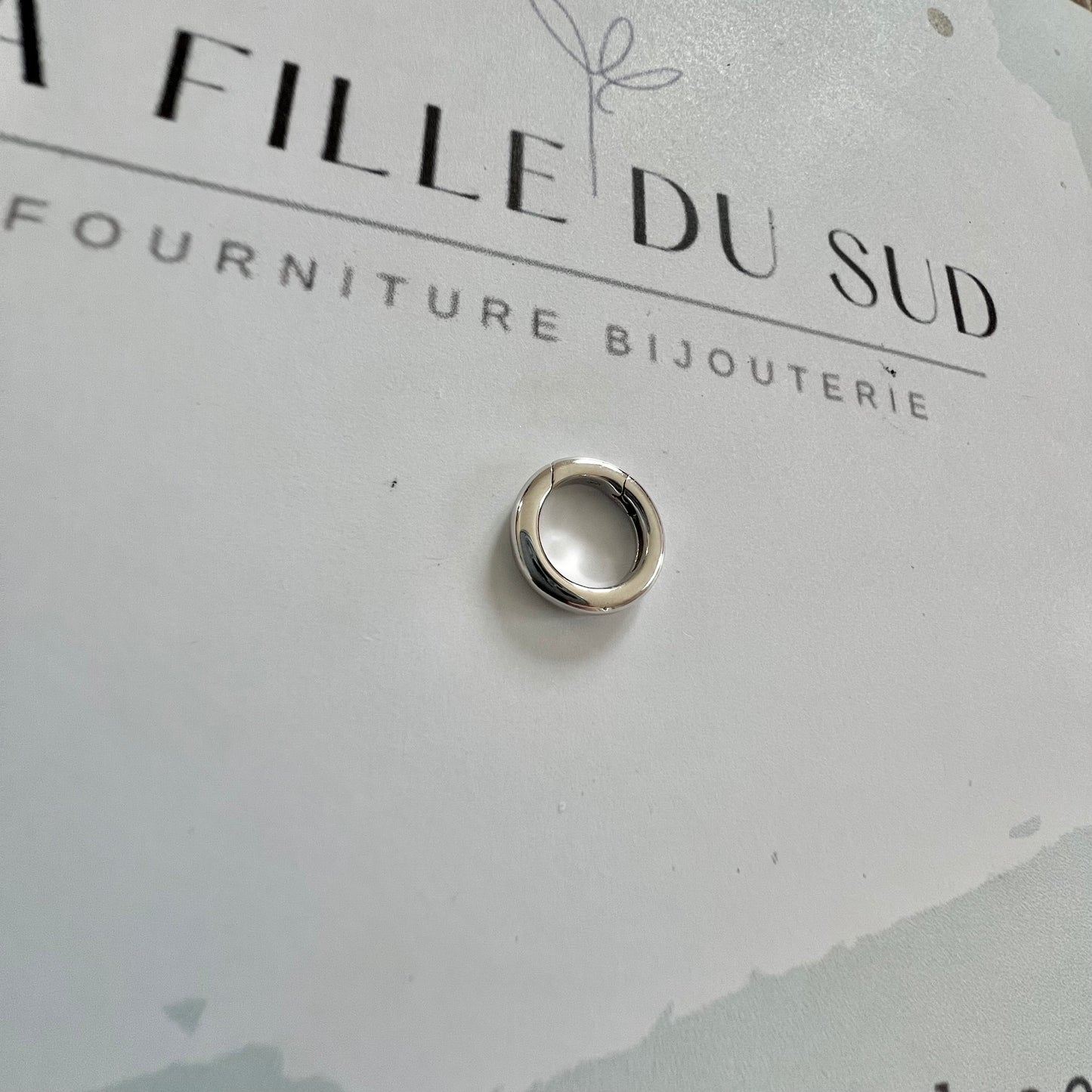 18k Rhodium-Plated White Gold Invisible Curved Hinge Clasp