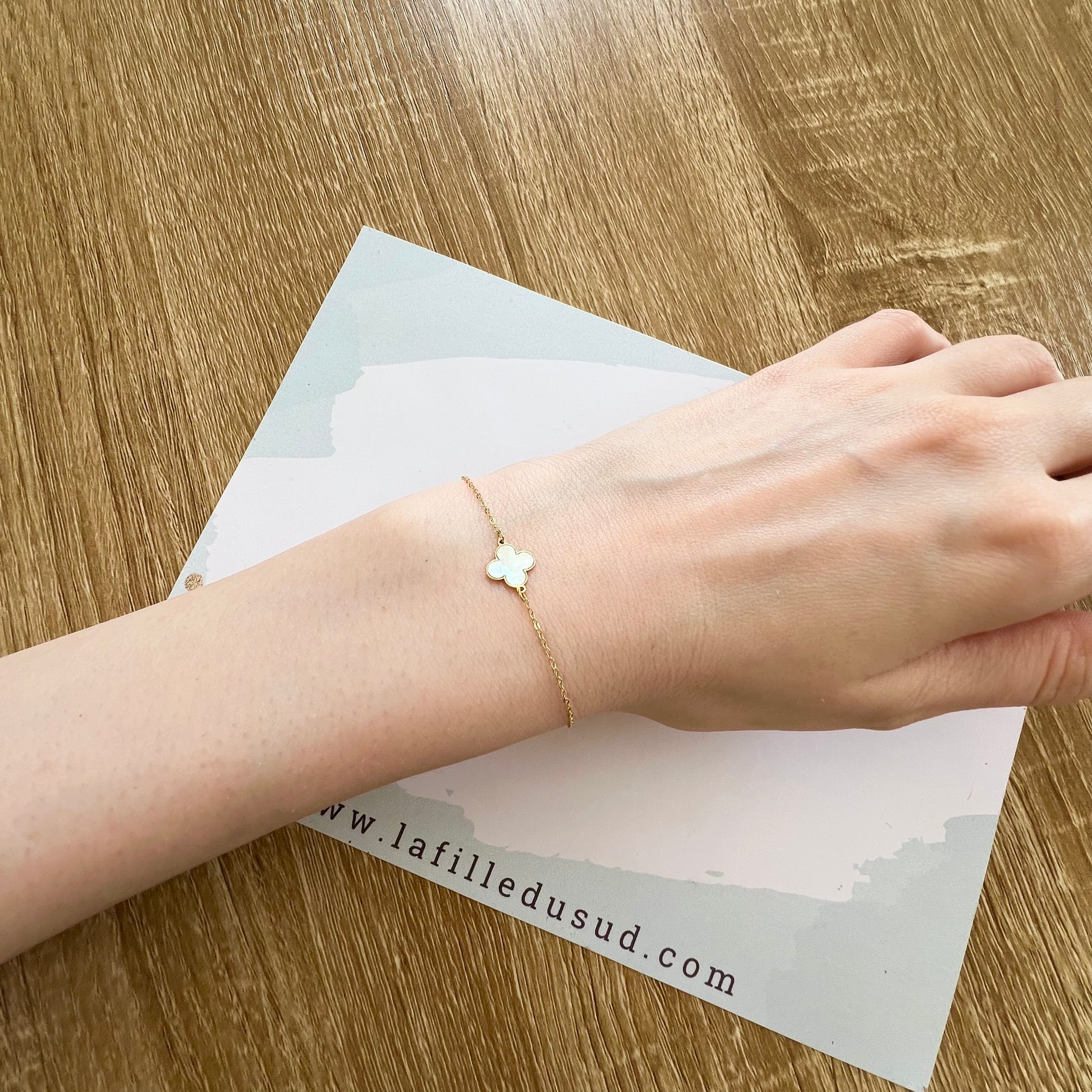 Bracelet Trèfle Feuilles Or 18K et Nacre Véritable Porte