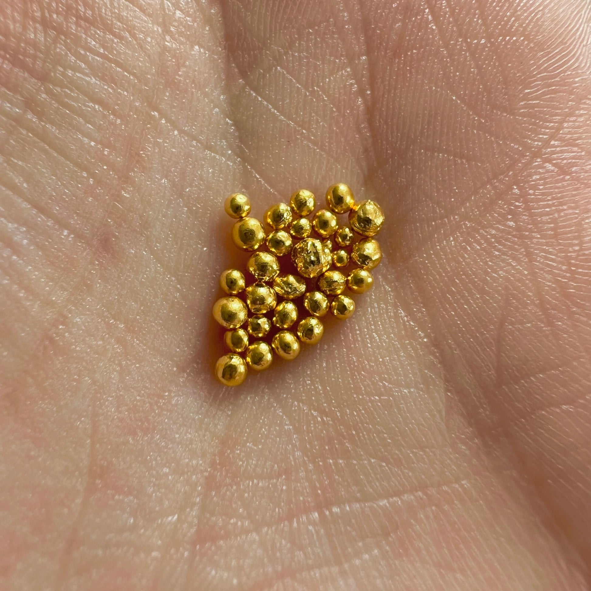 Grenaille d'or jaune 24k pour la création de bijoux par La Fille du Sud