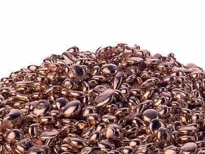 Tas de grenaille d'or rouge 18 carats 5N pour la fabrication de bijoux.