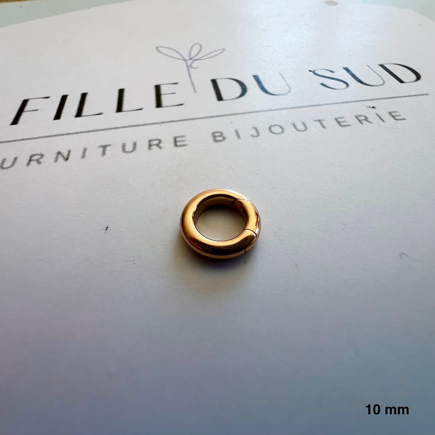 Apprêt en or rouge 18k, fermoir de sécurité avec charnière intégrée invisible