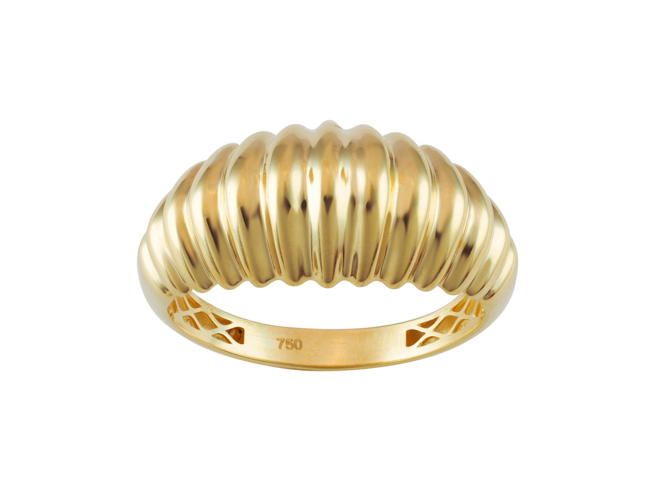 Bague dôme bombée de style croissant cannelé en or jaune 18 carats de 9,50 mm de largeur sur fond blanc.