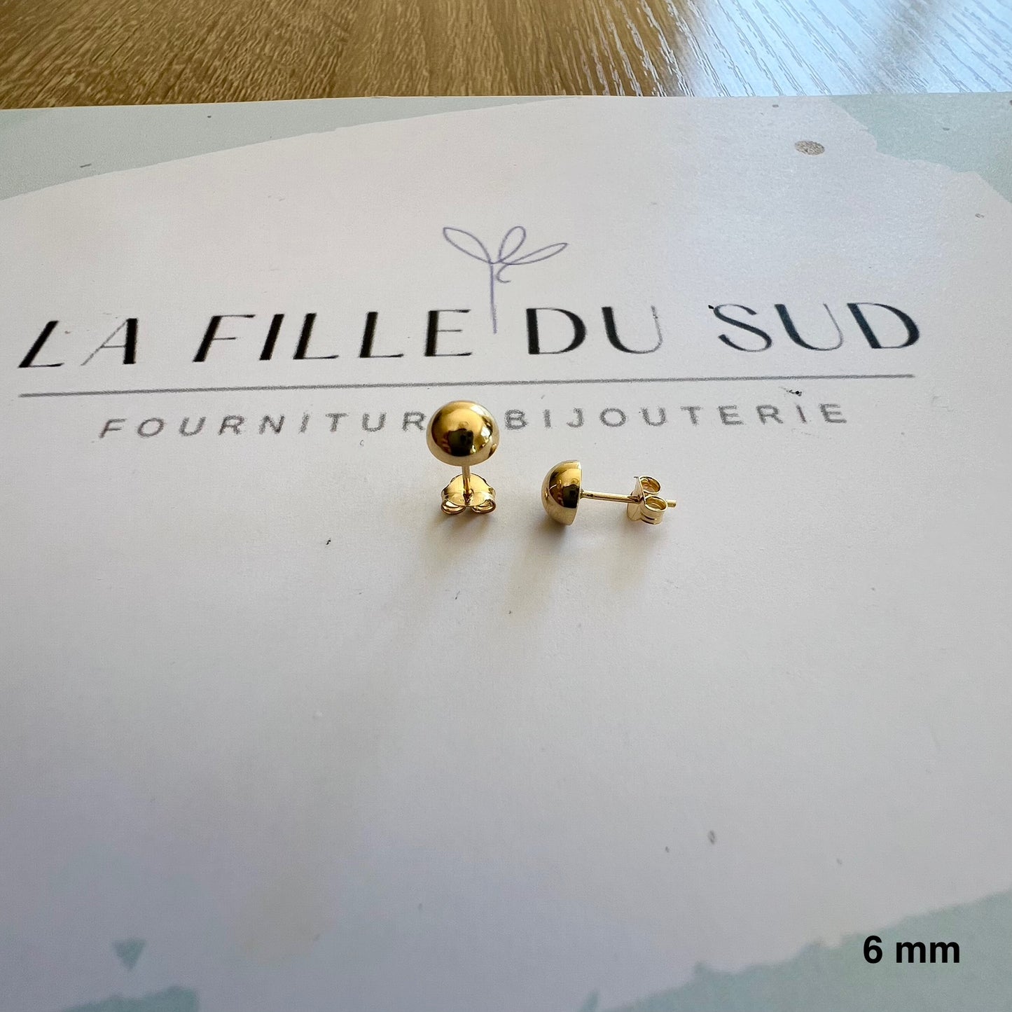 Puces d'oreilles demi-ronde en or jaune 18k