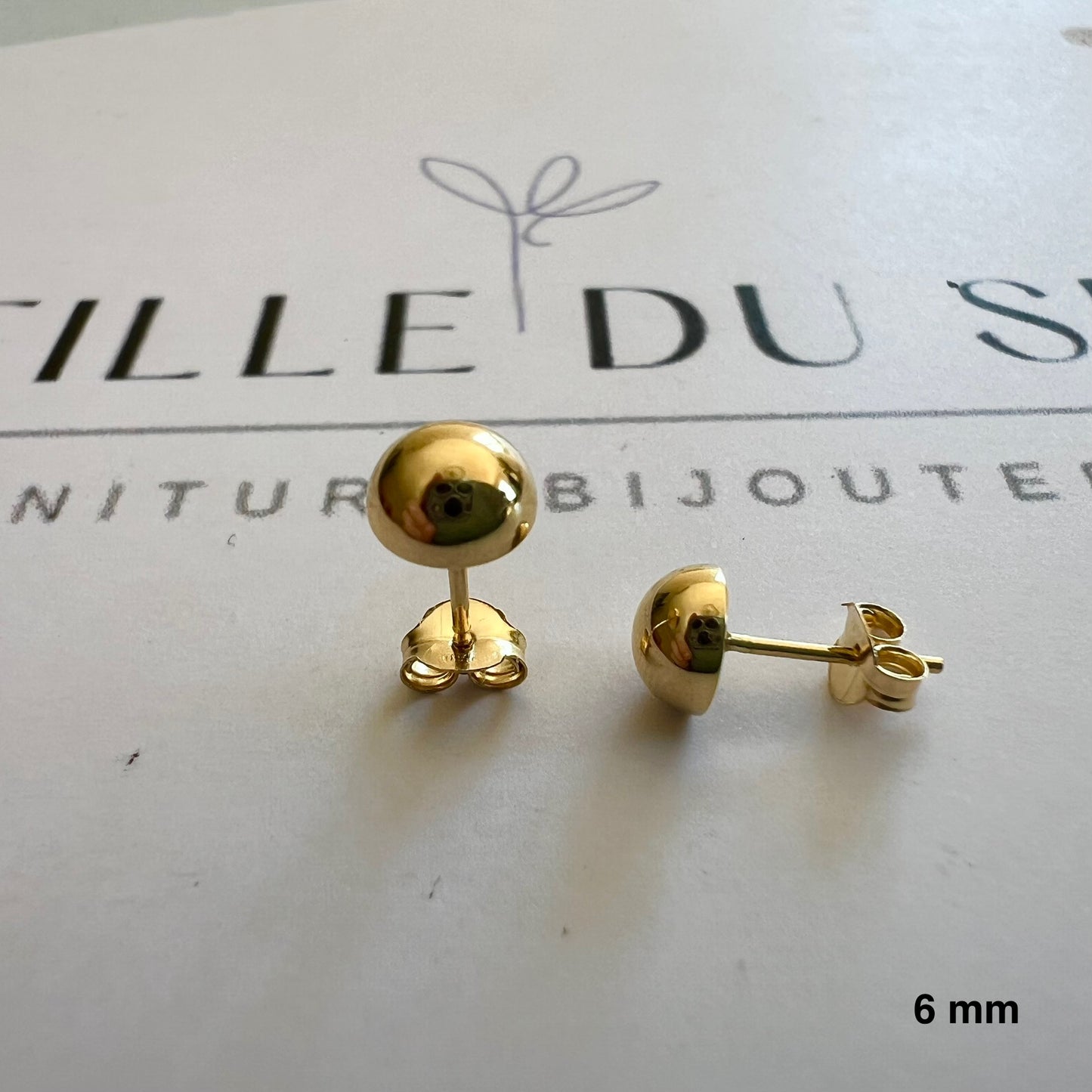Puces d'oreilles demi-ronde en or jaune 18 carats 750 millièmes