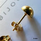 Puces d'oreilles demi-sphère en or jaune 18 carats