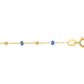 Bracelet style Gigi Clozeau en or 18 carats avec des boules de résine bleue.