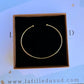 Bracelet jonc ouvert en or 18 carats massif présenté dans son écrin de luxe noir, idée cadeau joaillerie.