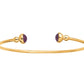Bracelet jonc ouvert en or jaune 18 carats pour femme, serti de deux rubis en pierres naturelles, modèle ovale pour petit poignet.