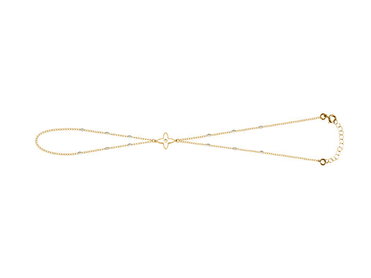 Chaîne de main pour femme en or 18 carats avec motif floral et perles blanches, bijou de peau pur et raffiné.