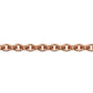 Gros plan macro sur les maillons ronds massifs de la chaîne maille forçat en or rouge (rose) 18 carats montrant la solidité du fil d'or plein.