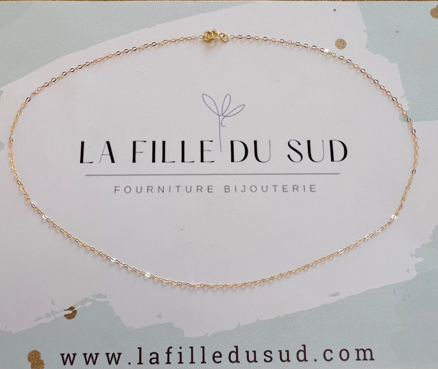 Chaînette fine en or massif 750 (18k) de 1,10 gramme, idéale pour suspendre des médailles légères.
