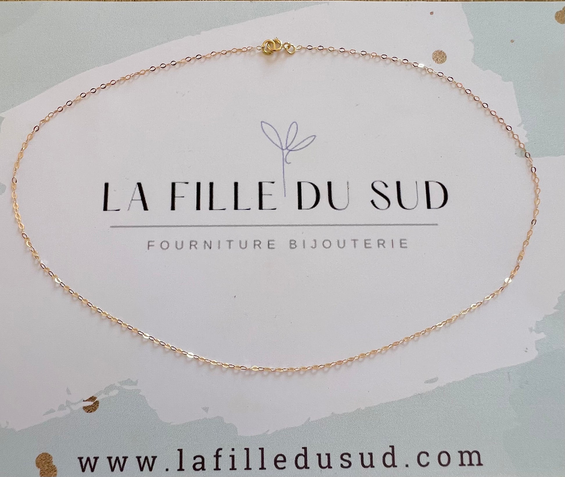 Chaînette fine en or massif 750 (18k) de 1,10 gramme, idéale pour suspendre des médailles légères.