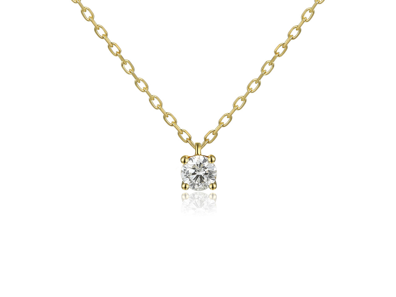 Gros plan sur le collier solitaire en or jaune 18 carats serti d'un diamant naturel de 0,15 carat, maille forçat ajustable.