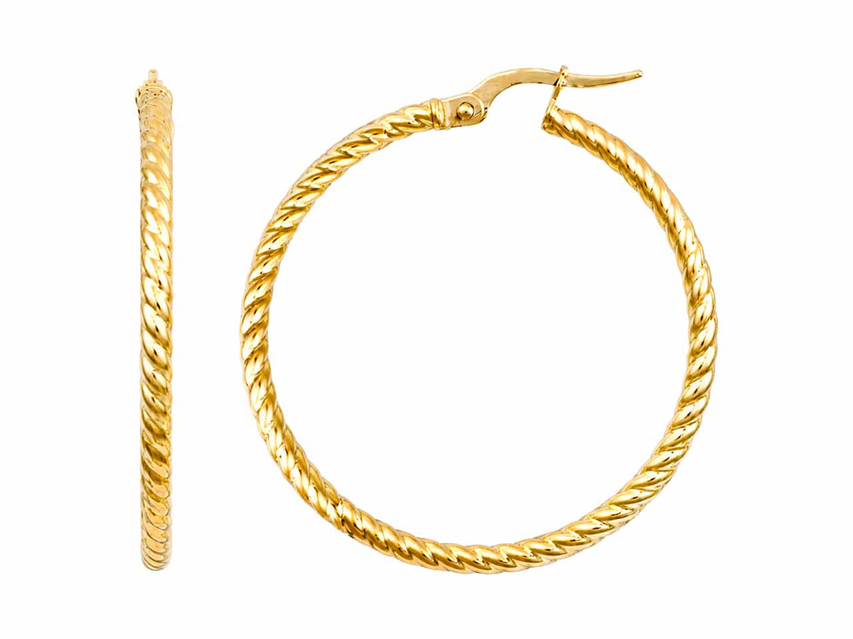 Paire de boucles d'oreilles créoles torsadées en or jaune 18 carats de 30 mm de diamètre avec fermoir bascule américaine.