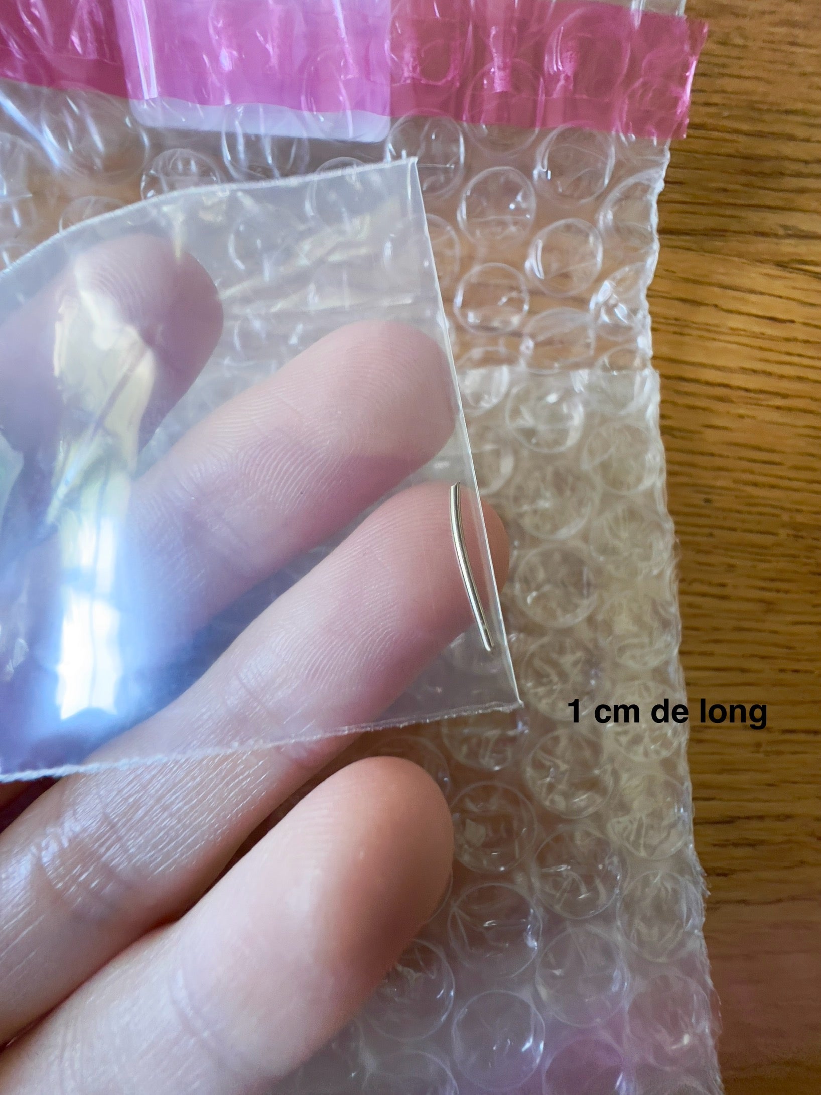 Bobine de fil d'or blanc 18 carats de 0,50 mm pour la création de bijoux modernes.