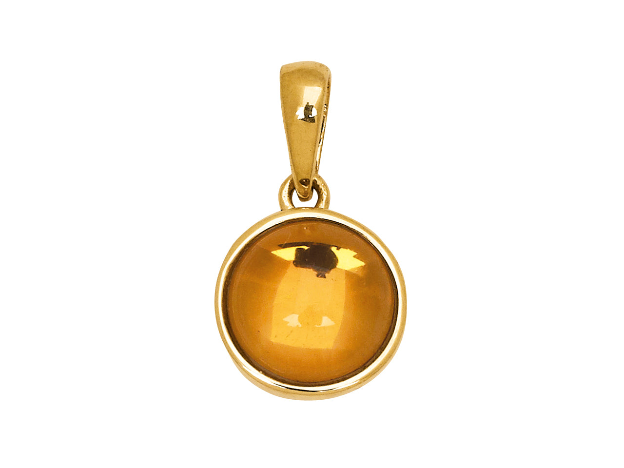 Pendentif citrine naturelle taille cabochon rond serti clos sur or jaune 18 carats.