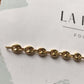 Vidéo montrant la brillance et le mouvement des maillons d'un bracelet grain de café en or 18 carats.